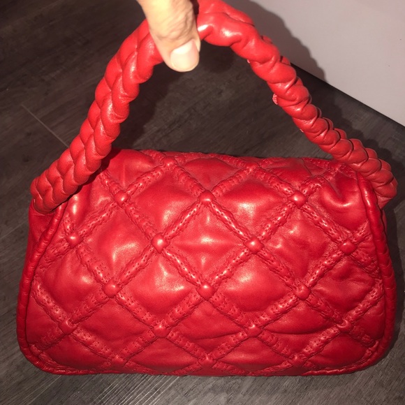 CHANEL HIDDEN CHAIN LOGO HANDBAG - Picture 4 of 8